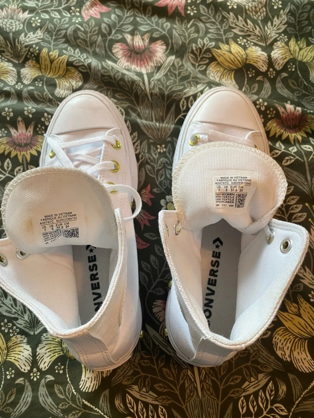 Converse shoes - Picture 13 of 16